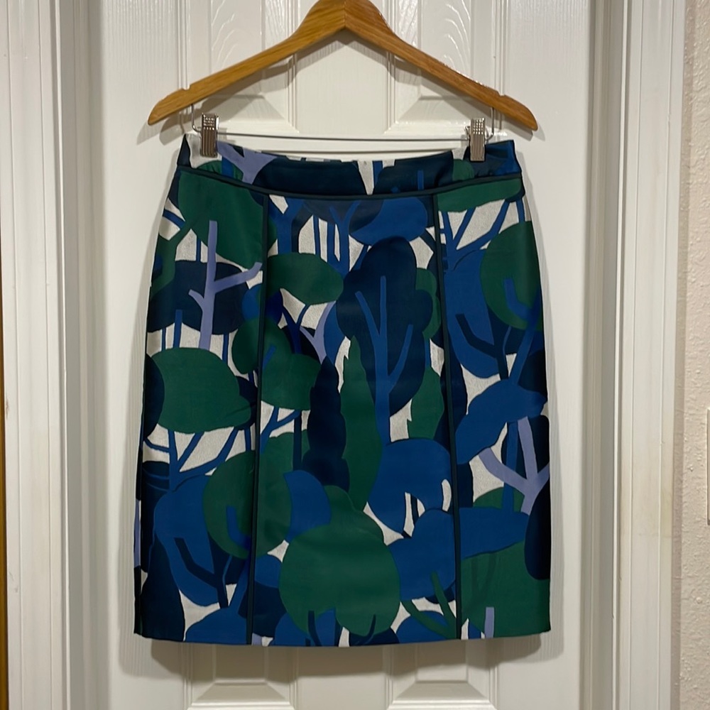 Ann Taylor skirt in size 6